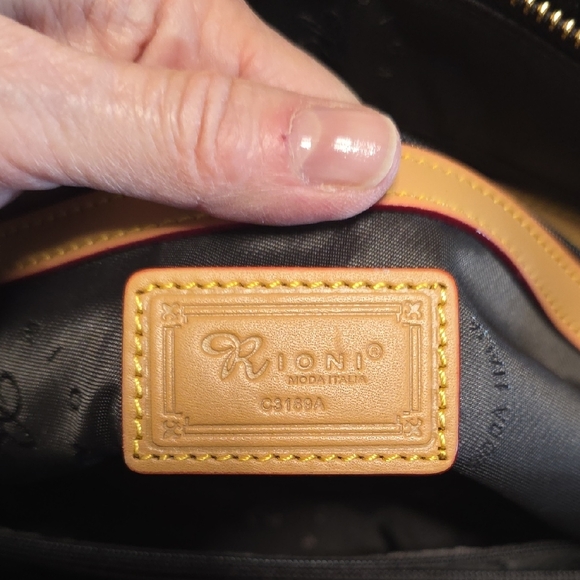 Rioni Signature East-West Shoulder Bag - Picture 15 of 16